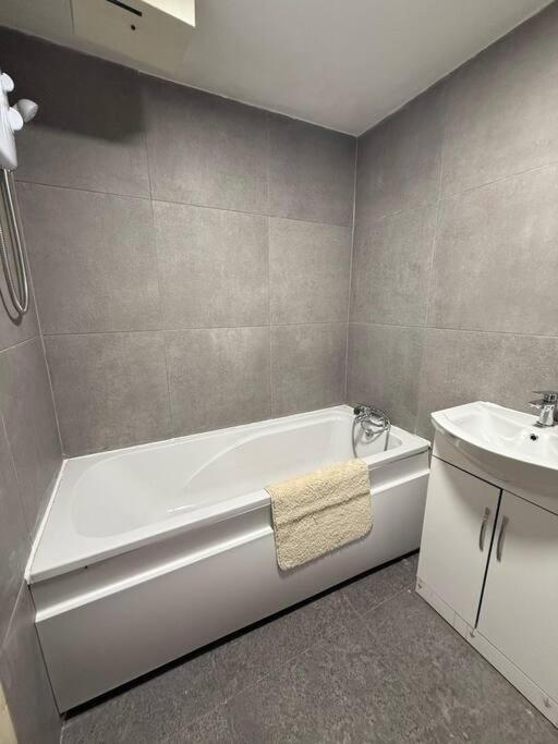 Modern 1 Bedroom - 5 Min Walk From Princess Street Eb1 EDI Eksteriør bilde